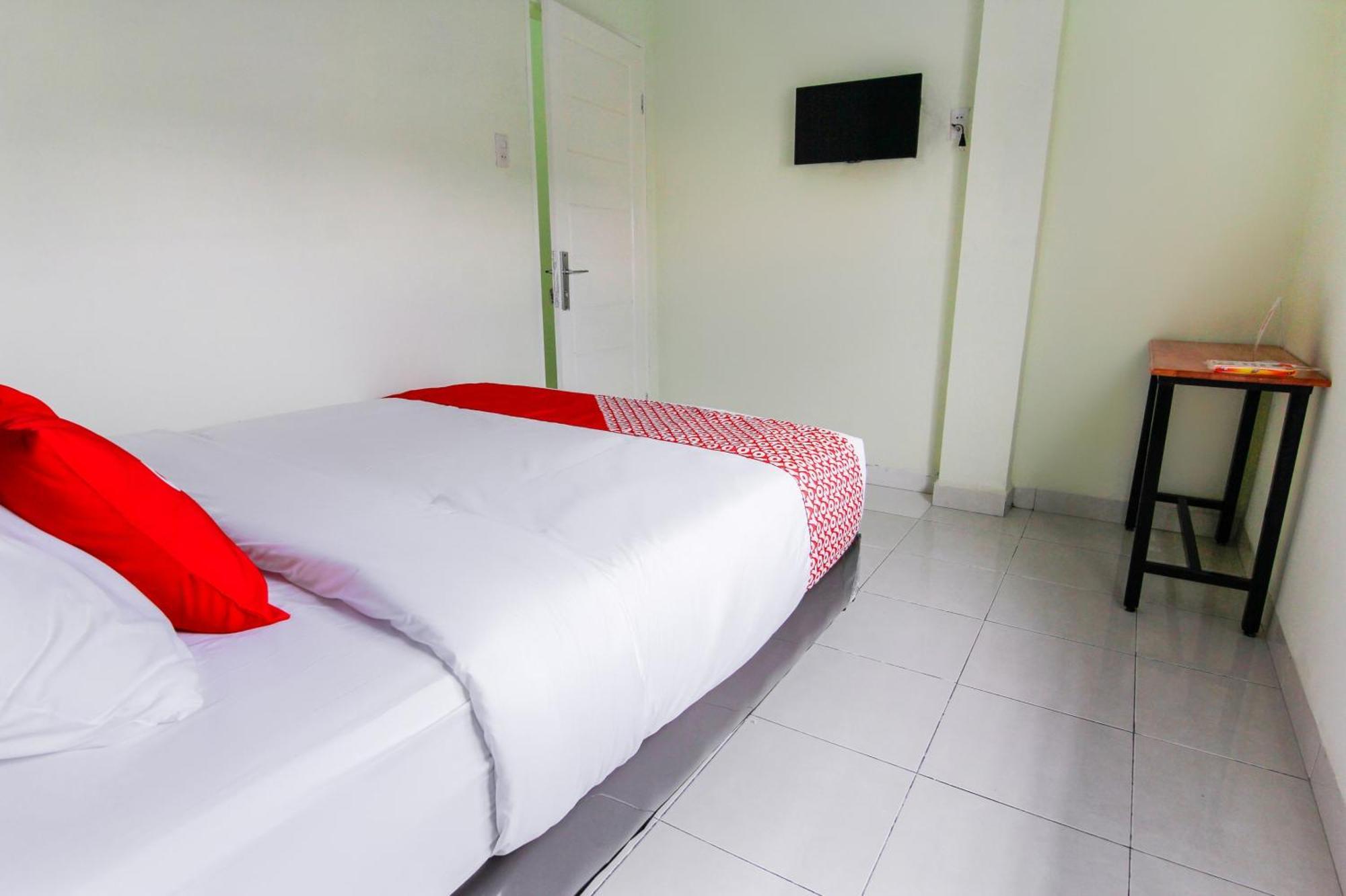 Oyo 3493 Nami House Hotel Медан Екстериор снимка