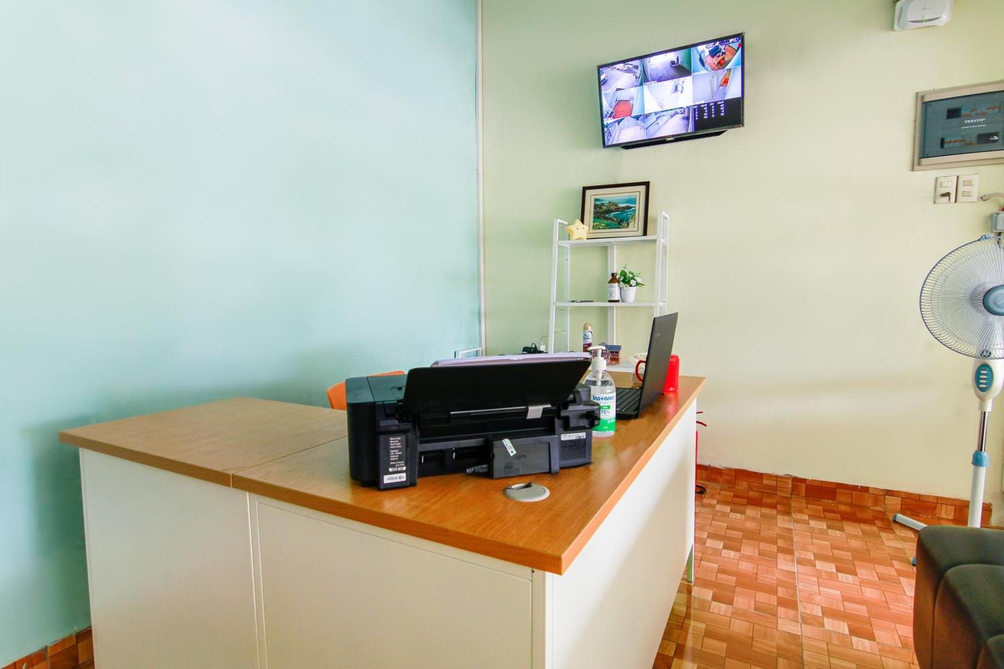 Oyo 3493 Nami House Hotel Медан Екстериор снимка